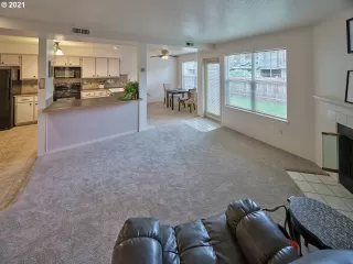 Photo #4: 21120992 Listing