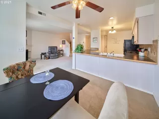 Photo #5: 21120992 Listing