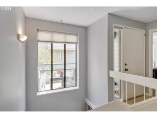 Photo #5: 21121027 Listing