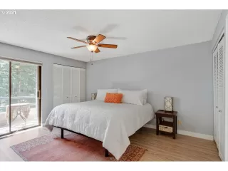 Photo #6: 21121027 Listing