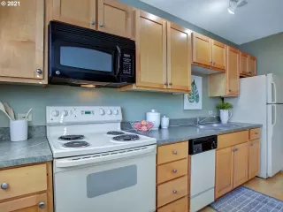 Photo #1: 21121630 Listing