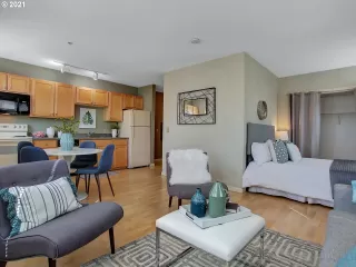 Photo #4: 21121630 Listing