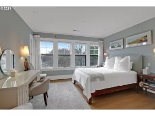 Photo #5: 21122363 Listing