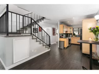 Photo #4: 21122976 Listing
