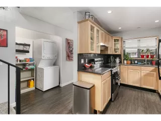 Photo #5: 21122976 Listing