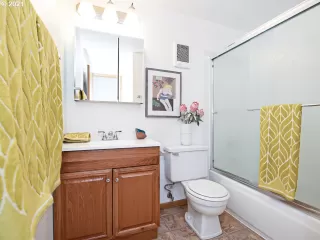 Photo #5: 21123335 Listing