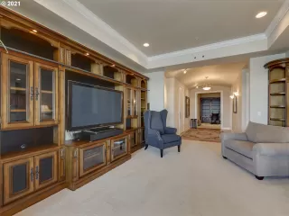 Photo #5: 21123595 Listing