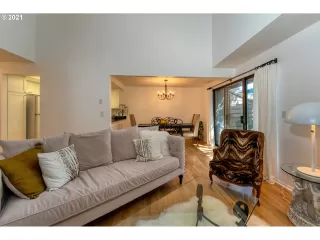 Photo #6: 21125047 Listing