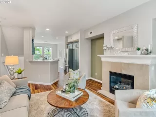 Photo #5: 21125647 Listing