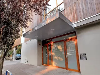 Photo #2: 21125648 Listing