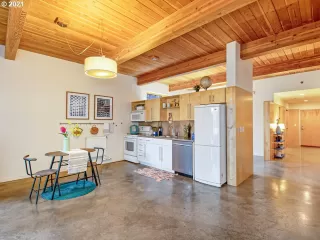 Photo #5: 21125648 Listing