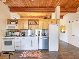 Photo #6: 21125648 Listing