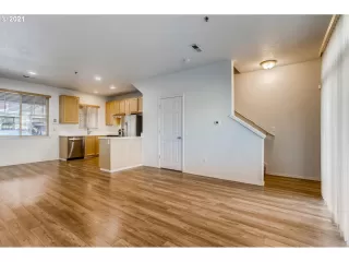 Photo #4: 21126094 Listing