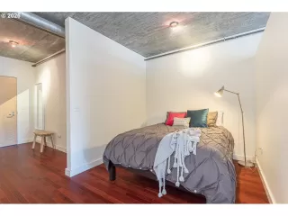 Photo #6: 211261947 Listing 