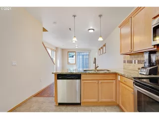 Photo #2: 21126467 Listing 