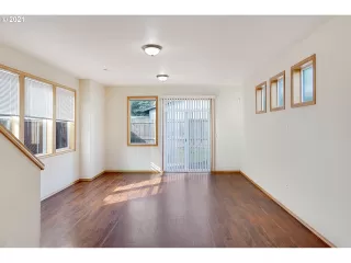 Photo #5: 21126467 Listing 