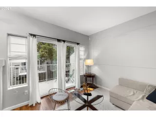 Photo #5: 21126680 Listing 