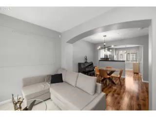 Photo #6: 21126680 Listing 