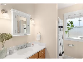 Photo #4: 21128298 Listing