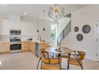 Photo #3: 21128477 Listing 