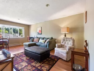 Photo #4: 21129323 Listing