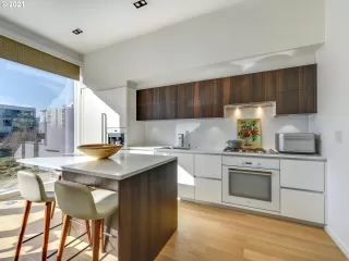 Photo #4: 21129533 Listing