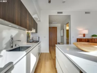 Photo #5: 21129533 Listing