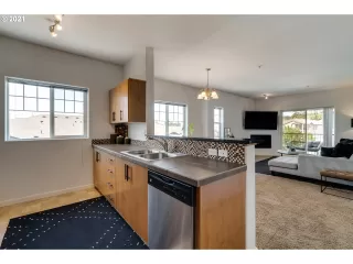 Photo #6: 21130333 Listing