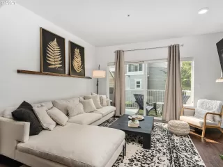 Photo #3: 21130508 Listing