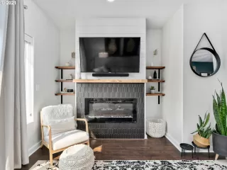 Photo #5: 21130508 Listing