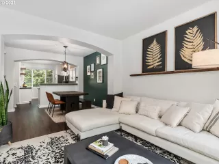 Photo #6: 21130508 Listing