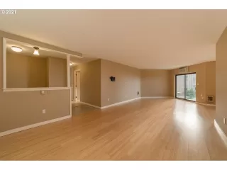 Photo #2: 21130652 Listing