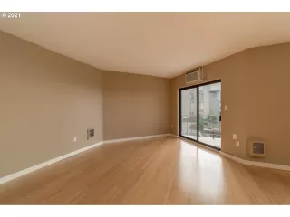 Photo #3: 21130652 Listing