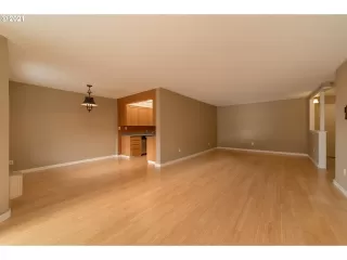 Photo #4: 21130652 Listing