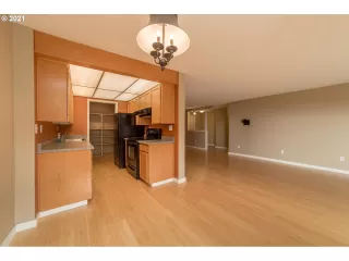 Photo #6: 21130652 Listing