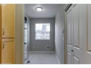 Photo #5: 21130738 Listing