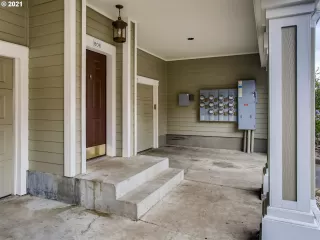 Photo #4: 21130771 Listing