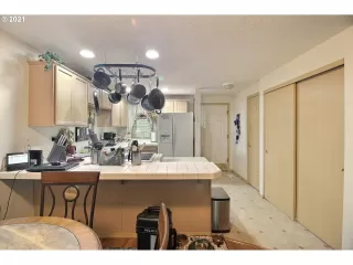 Photo #5: 21130844 Listing