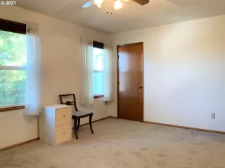 Photo #4: 21131021 Listing