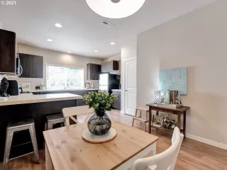 Photo #4: 21131255 Listing