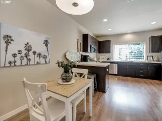 Photo #5: 21131255 Listing