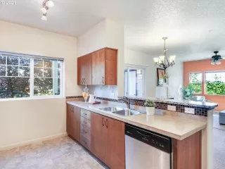 Photo #4: 21131495 Listing