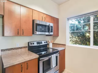 Photo #5: 21131495 Listing