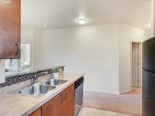 Photo #6: 21131495 Listing