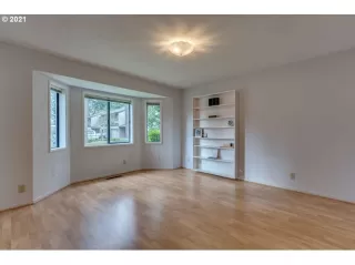 Photo #5: 21131896 Listing