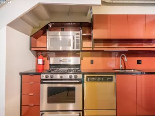 Photo #1: 21131929 Listing