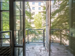 Photo #6: 21131929 Listing