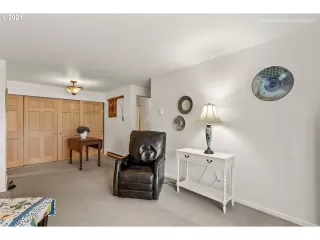 Photo #6: 21132761 Listing