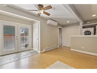 Photo #6: 21133089 Listing