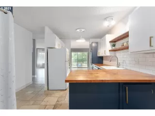 Photo #5: 21133618 Listing 